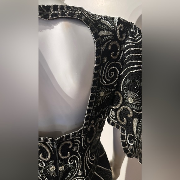 Vintage FRENCH COLLEZIONI silver sequin black silk gown, heavily beaded. - Picture 5 of 12
